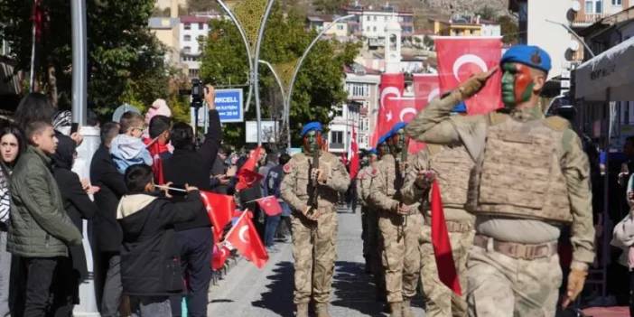 Bayburt’ta komandolar 29 Ekim kutlamalarına damga vurdu