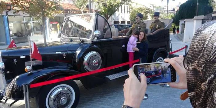 Trabzon’da Ata’nın aracına yoğun ilgi!