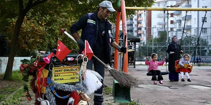 Giresun'da "süslü çöp kovası" ile sokakları temizliyor