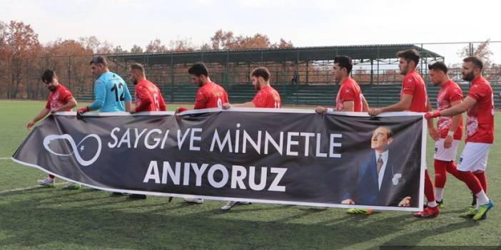 Samsun'da Havza Belediyesporlu futbolculardan Atatürk pankartı