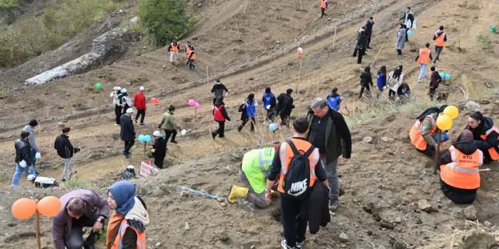 Trabzon’da fidanlar toprakla buluştu! “Kent ormanlarını hizmete sunacağız”