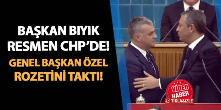 Yomra Belediye Başkanı Mustafa Bıyık resmen CHP'de! Genel Başkan Özel rozetini taktı