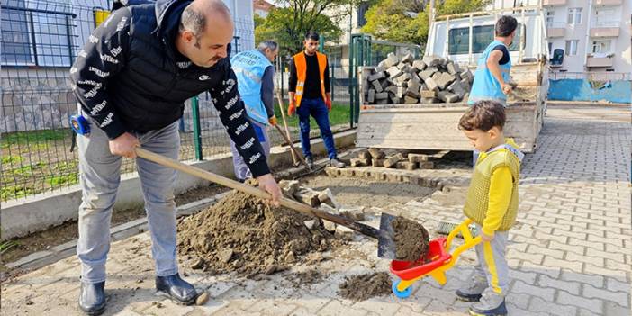 Samsun’da minik Osman Alp’ten yol çalışmasına sevimli destek!