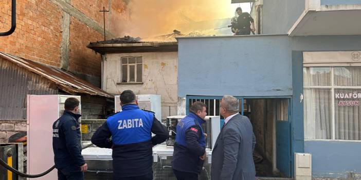 Samsun’da korkutan yangın: İki katlı ev küle döndü