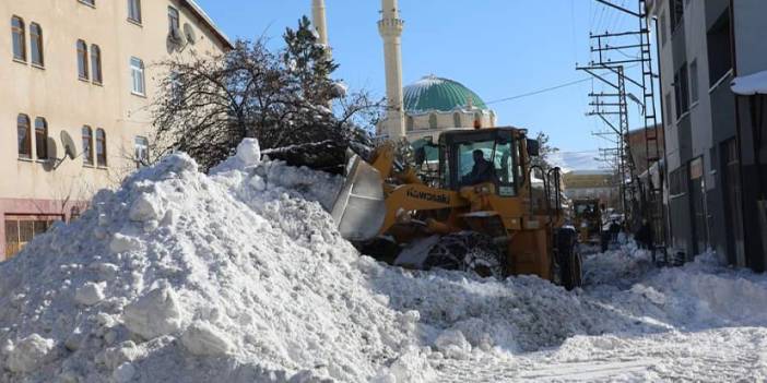 Bayburt'ta 24 saat aralıksız karla mücadele!