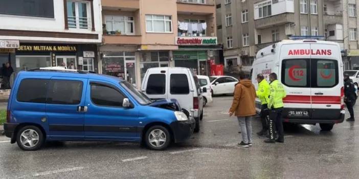 Samsun’da iki ticari araç çarpıştı! Yaralı var