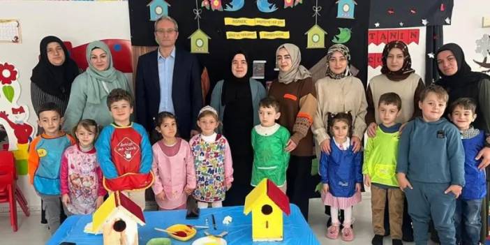 Bayburt’ta öğrenciler ve annelerinden kuş evi!