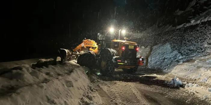 Rize’de çığ düştü! Yol trafiğe kapandı