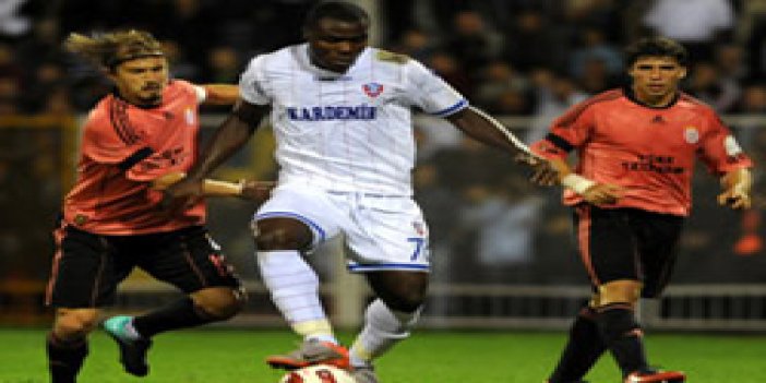 Karabükspor, Emenike'yi satmıyor