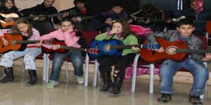 Onlar ATA için gitar çalacak