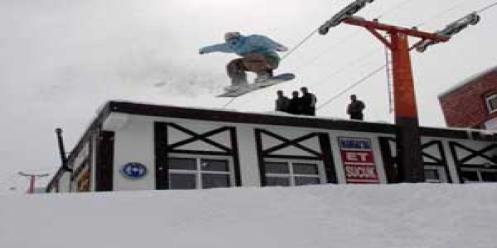 Erzurum'da Snowboard keyfi