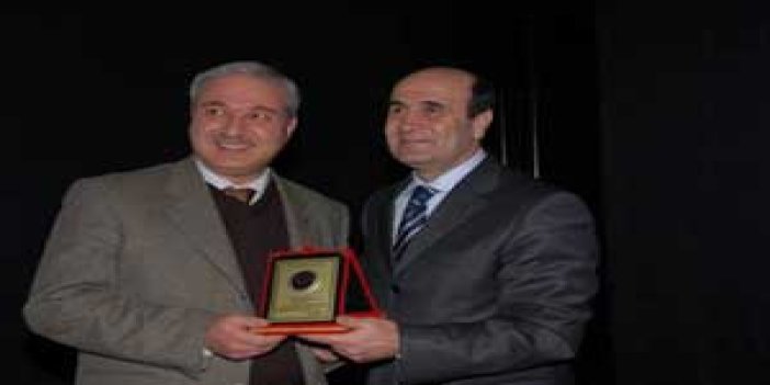 Canaliğlu'ndan Özlü'ye plaket