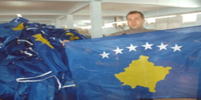 Kosova bayrakları Sakarya'dan