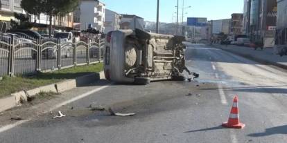 Samsun’da otomobil aydınlatma direğine çarptı! Yaralı var