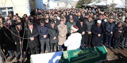 Bayburt Vali/Mülkiye Başmüfettişi Ayhan'ın annesi son yolculuğuna uğurlandı!