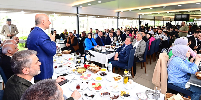 Bakan Karaismailoğlu'ndan Trabzon'da gençlere çağrı "Sandıklara sahip çıkın"