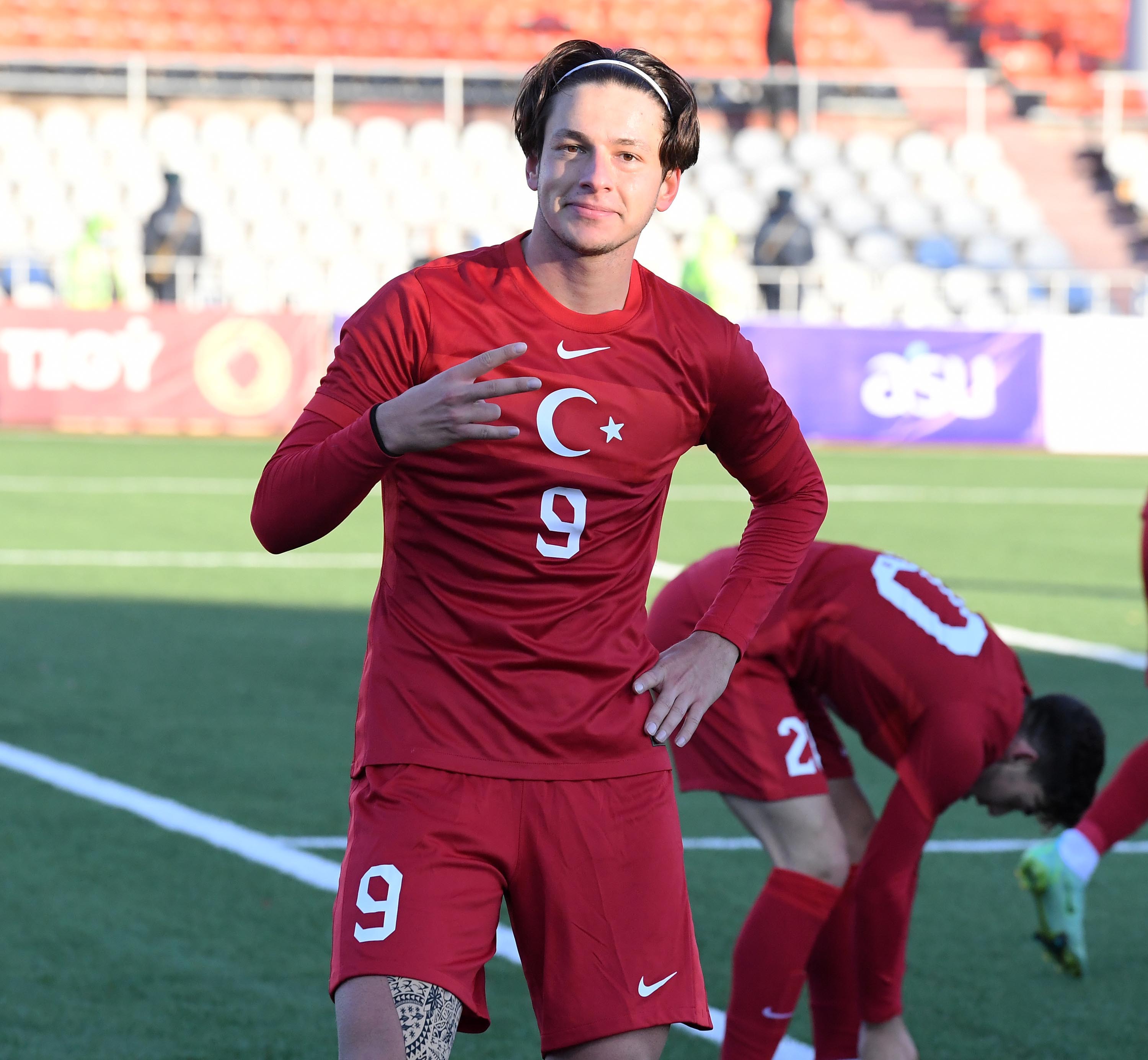 goztepe-trabzonsporlu-genclerin-pesinde-7964-dhaphoto2.jpg