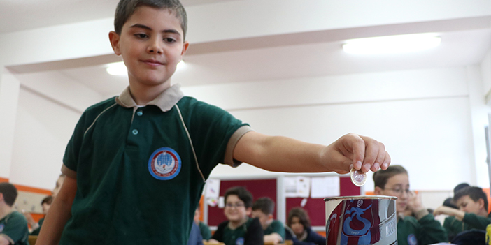 Trabzon'da öğrencilerden 11 ülkedeki ihtiyaç sahiplerine yardım