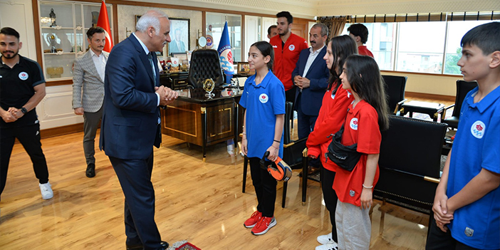 Başkan Zorluoğlu, Trabzon'da şampiyon sporcuları ağırladı