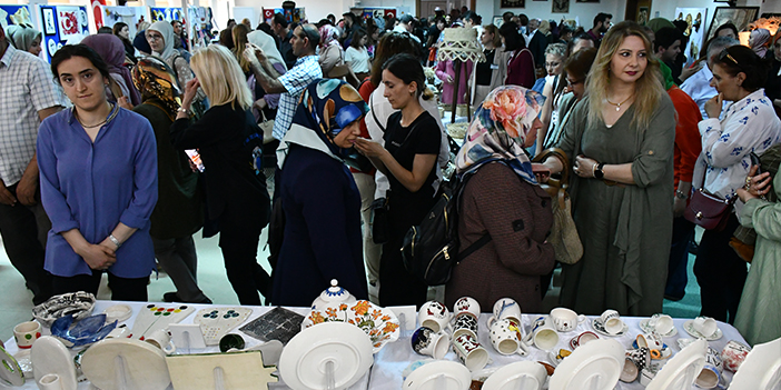 Artvin'de Halk Eğitim Merkezinin yıl sonu sergisi açıldı