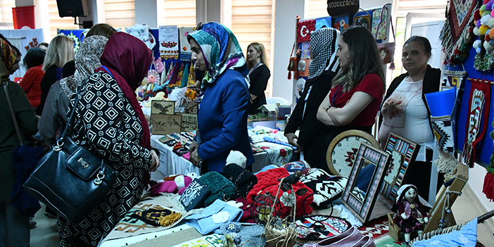 Artvin'de Halk Eğitim Merkezinin yıl sonu sergisi açıldı