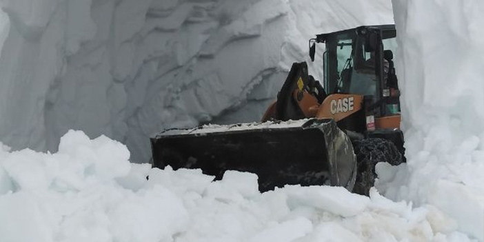 Artvin'in yayla yollarında karla mücadele devam ediyor