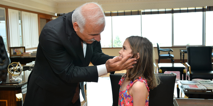 Başkan Zorluoğlu bayram öncesi belediye personelleriyle bayramlaştı