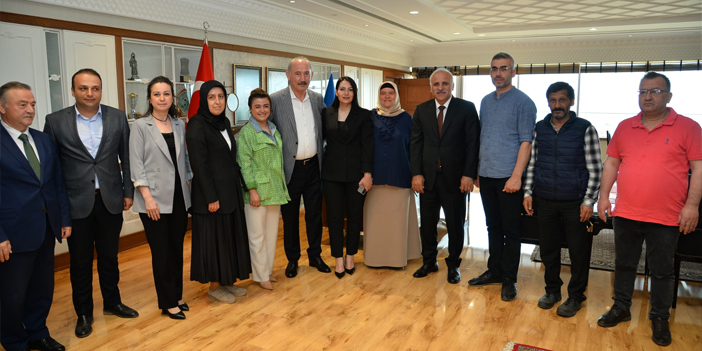 Başkan Zorluoğlu bayram öncesi belediye personelleriyle bayramlaştı