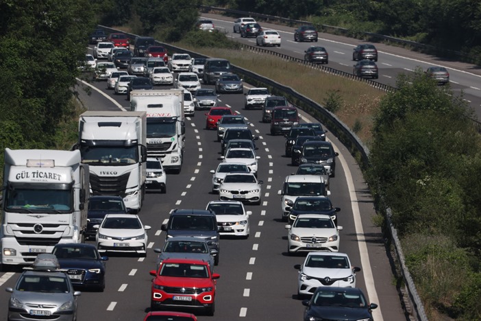 trafikte-bayram-yogunlugu-basladi.jpg