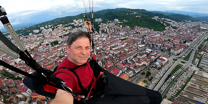 Giresun'da paraşütçüler 111 metre yüksekten atlayış yaptı