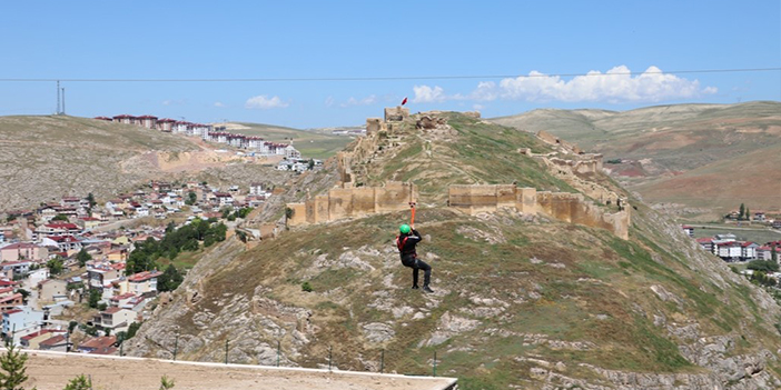 Bayburt'ta Bamsı Beyrek Seyir Terası ve zipline hizmete açıldı