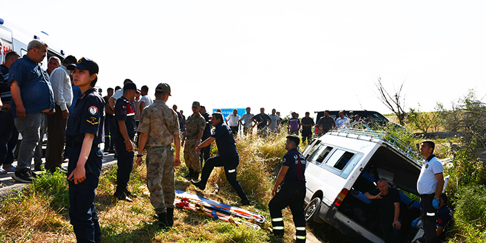 Samsun'da minibüs şarampole devrildi! Ölü ve yaralılar var