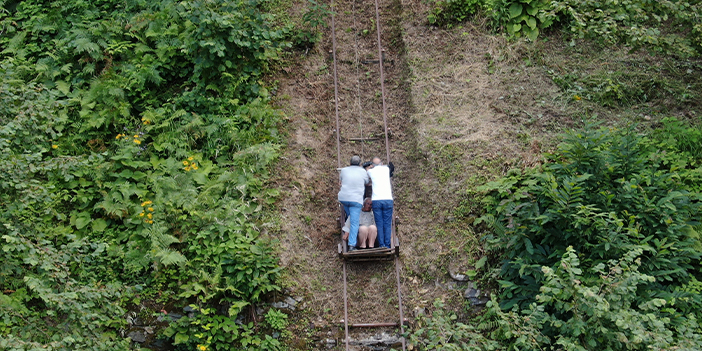 Trabzon'da evini yaptırmak için yol olmayınca bakın ne yaptı