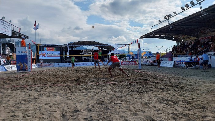 artvinde-uluslararasi-plaj-voleybol-turnuvasi-001.jpg