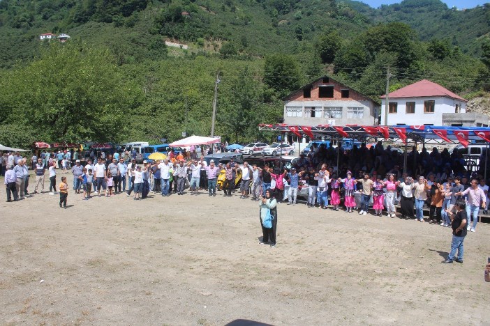 giresunda-findik-hasadi-oncesi-findik-festivali-001.jpg