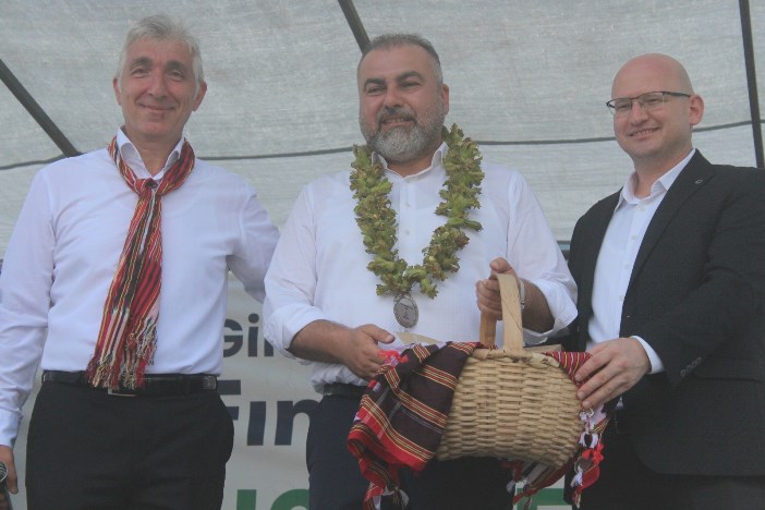 giresunda-findik-hasadi-oncesi-findik-festivali.jpg