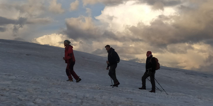 Karadeniz'de dağcılar Kafkasların ve Avrupa’nın zirvesinde