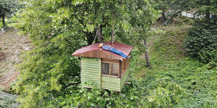 Rizeli öğretmen tatilin tadını bu evde çıkarıyor 