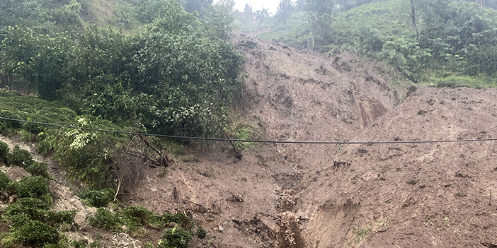 Rize'de etkili olan yağış sonrası 16 konut boşaltıldı