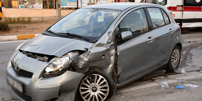 Samsun'da otomobille ambulans çarpıştı! 4 yaralı