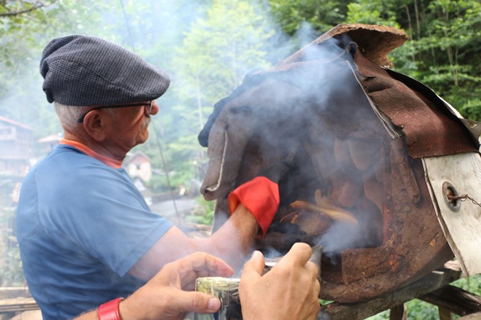 rizede-kara-kovan-bal-sagimi-yapildi.jpg