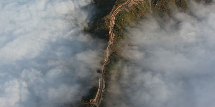 Artvin’de sis bulutunun oluşturduğu manzara hayran bıraktı