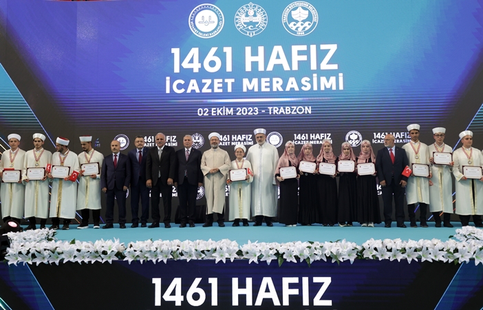 trabzonda-1461-hafiz-icin-icazet-toreni-duzenlendi-yeryuzundeki-cehalet-kuran-ile-aydinlanmayi-bekliyor-011.jpg