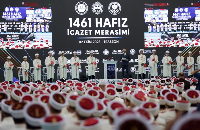 trabzonda-1461-hafiz-icin-icazet-toreni-duzenlendi-yeryuzundeki-cehalet-kuran-ile-aydinlanmayi-bekliyor-12.jpg