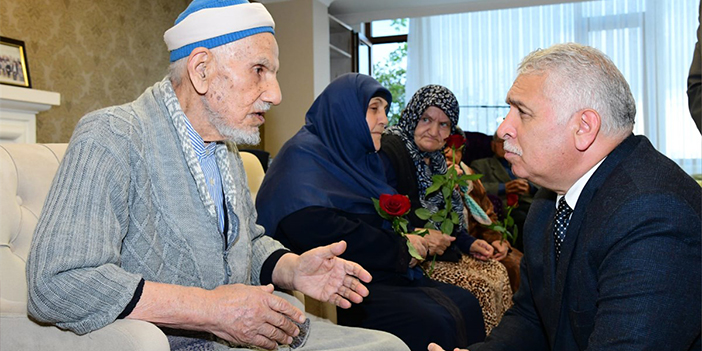 Trabzon Valisi Yıldırım ve eşinden huzurevlerine ziyaret