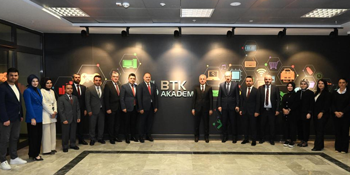 Ulaştırma Bakanı Uraloğlu BTK Akademiyi ziyaret etti