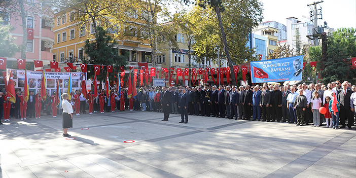 akcaabatta-cumhuriyet-bayrami-icin-celenk-sunma-toreni.jpg