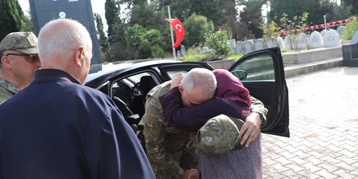 Şehit annesini duygulandıran komutan! “Karşımda şehit oğlum var zannettim”