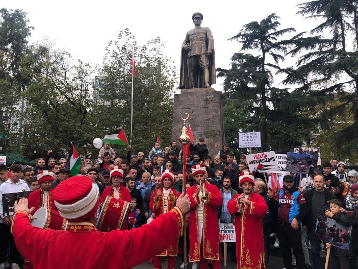 2023/11/18/trabzonda-trabzonspor-taraftarlarindan-israil-protestosu.jpeg