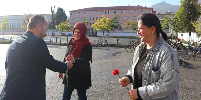 AK Parti Beşikdüzü Belediye Başkan aday adayı Ali Zeytin'den öğretmenlere ziyaret